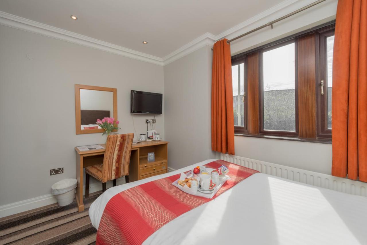 Small Double Room with Double Bed - Non-Smoking