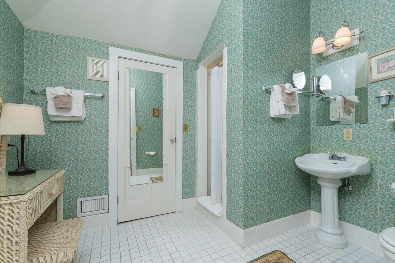 Herlong Mansion Bed & Breakfast — photo 21