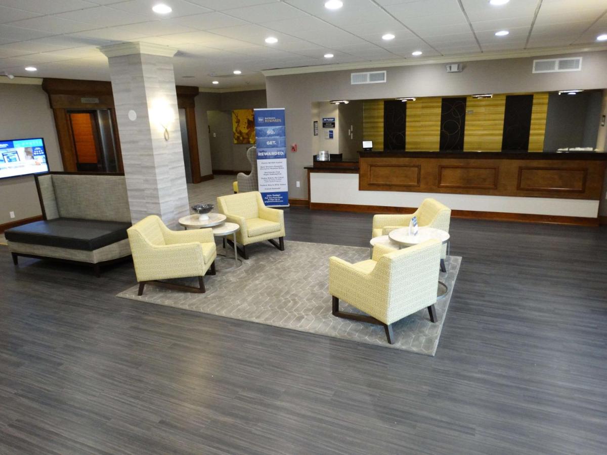 Cottonwood Airport & Expo Hotel Louisville — photo 16