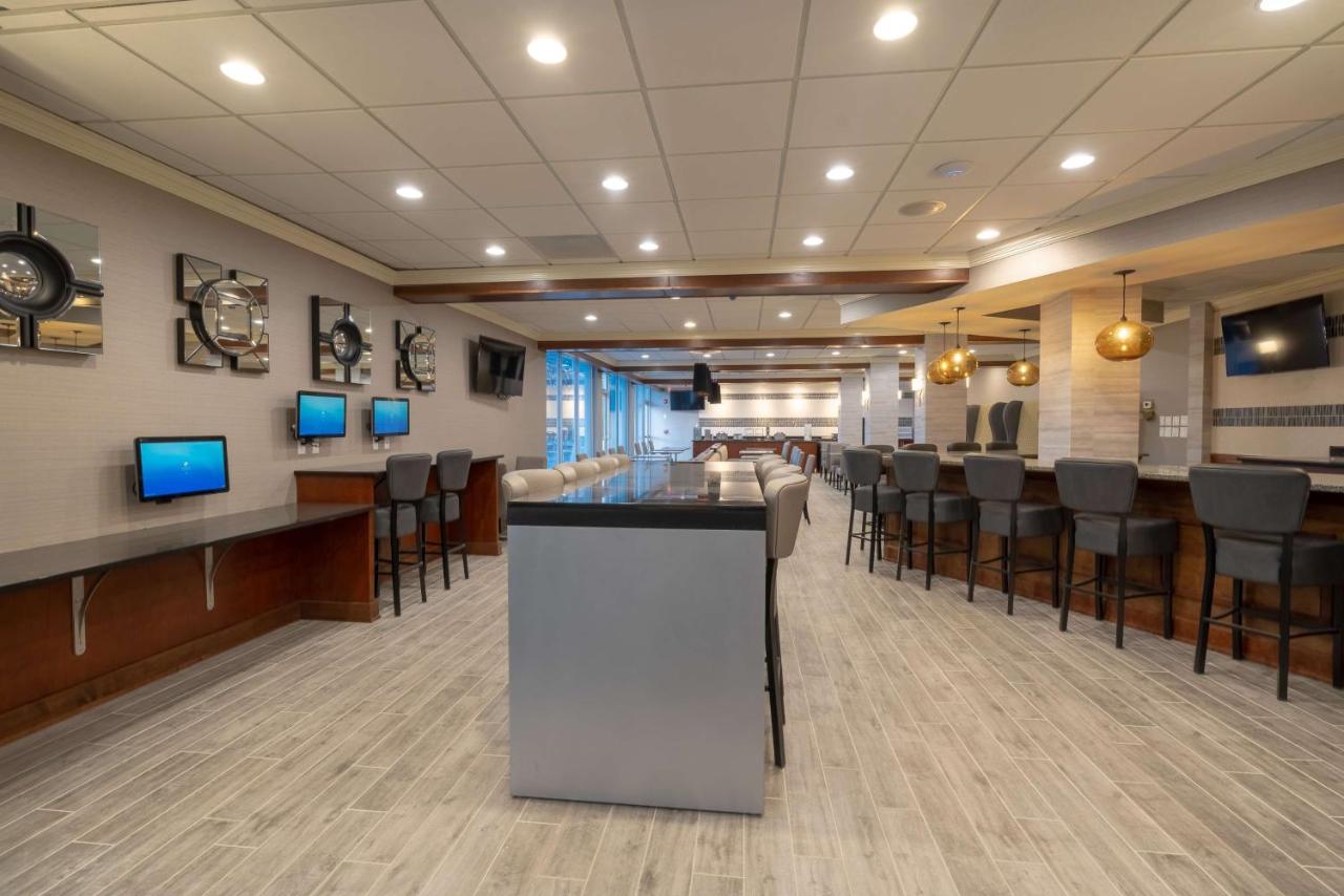 Cottonwood Airport & Expo Hotel Louisville — photo 17