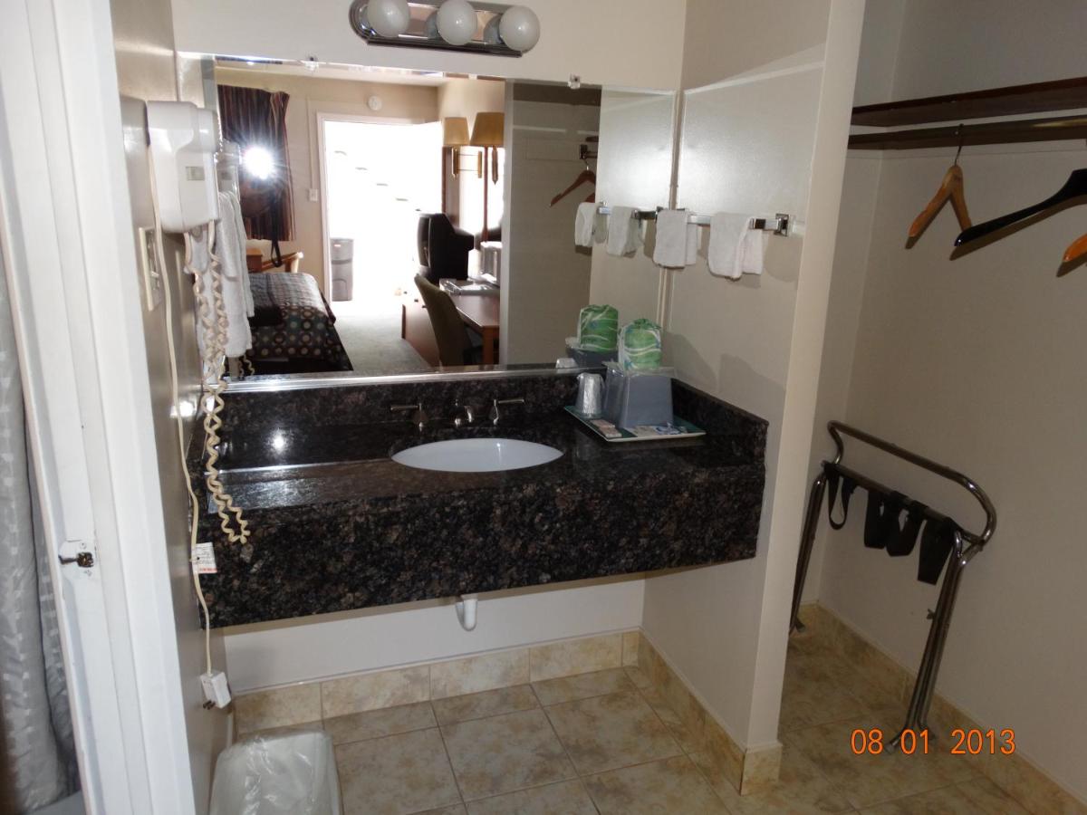 Brookfield Motel — photo 7