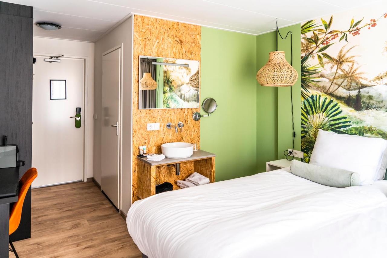 Een bed of bedden in een kamer bij Boutique Hotel Charley's