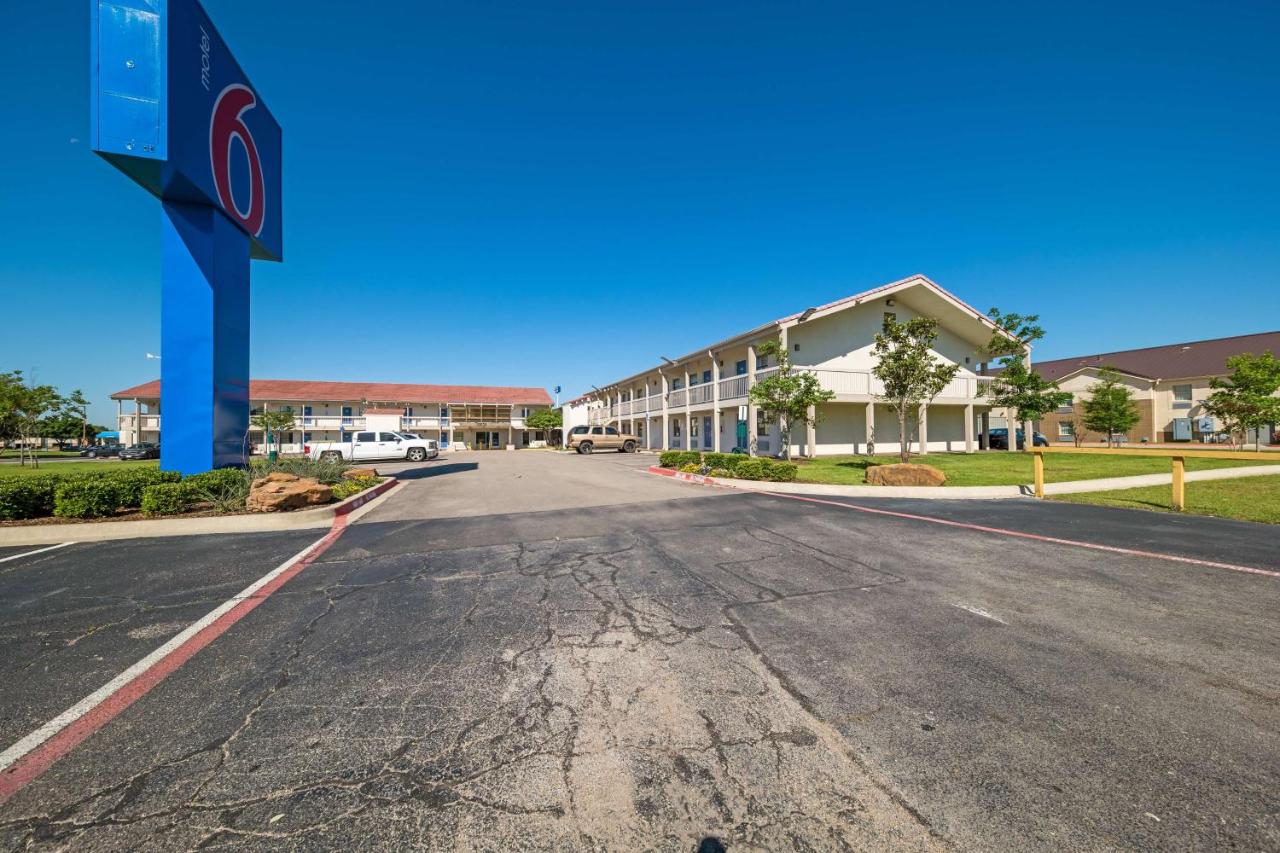 Image: Motel 6-Dallas, TX - Farmers Branch