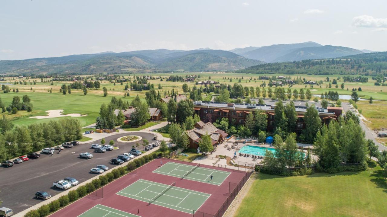 Tennis court: Teton Springs Lodge and Spa