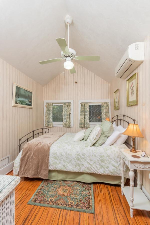 Herlong Mansion Bed & Breakfast — photo 24
