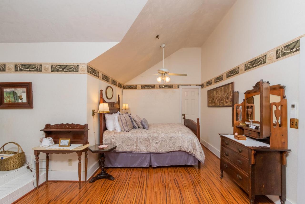 Herlong Mansion Bed & Breakfast — photo 20
