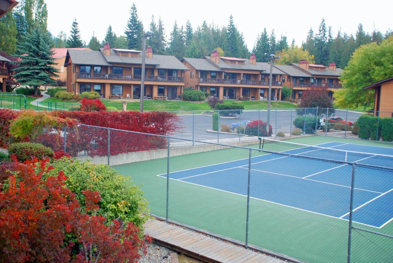 Tennis court: Pend Oreille Shores Resort