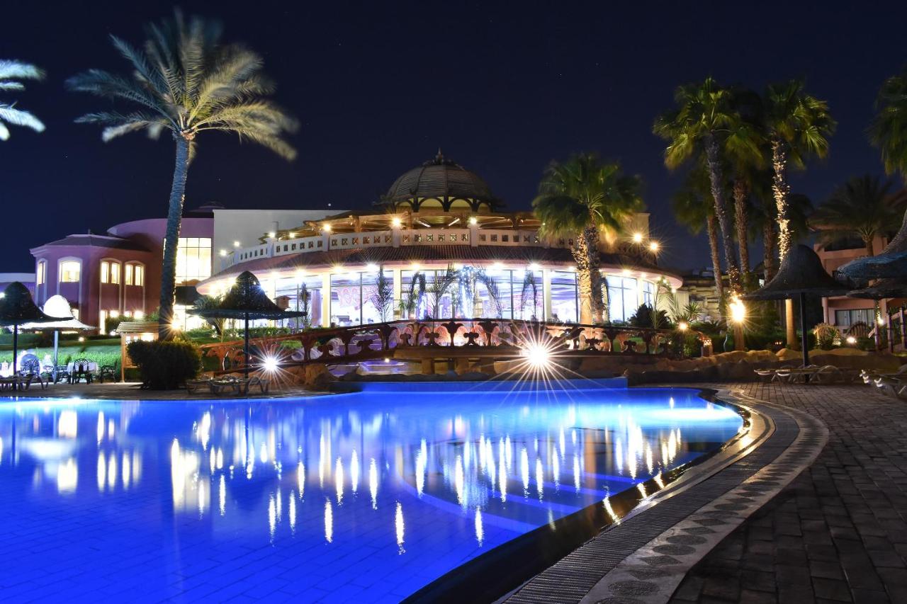 Parrotel Aqua Park Resort photo