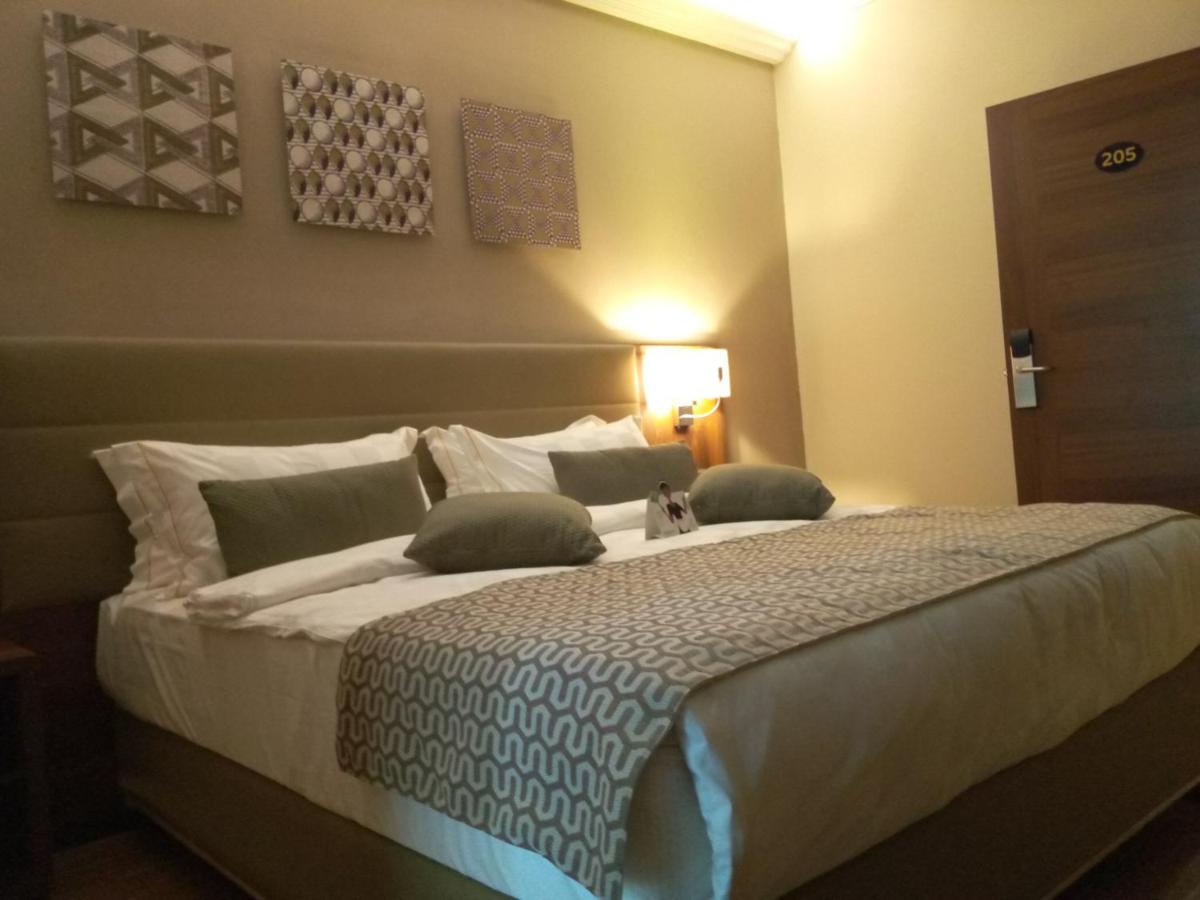 Hotel La Falaise Bonapriso photo