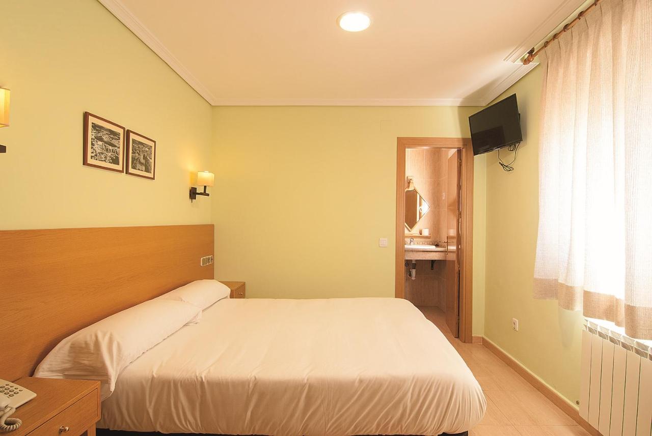 Guesthouse HOSTAL LOS BATALLONES, Torrejón de Velasco ...
