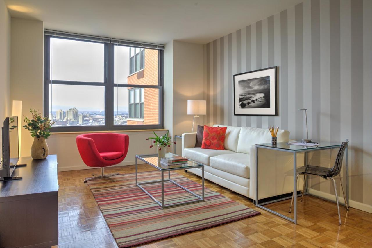 Apartment Quarters At Grove Pointe