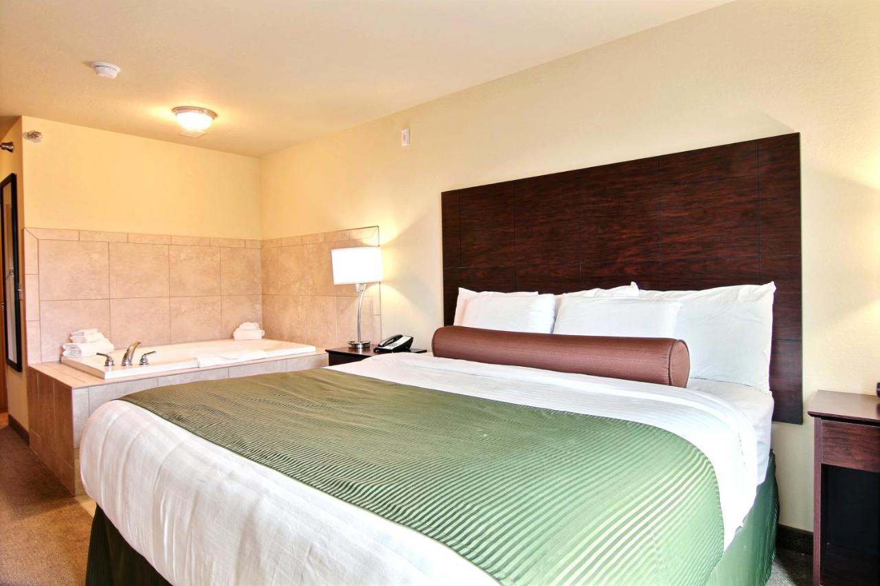 AmeriVu inn and Suites - Crookston — photo 16