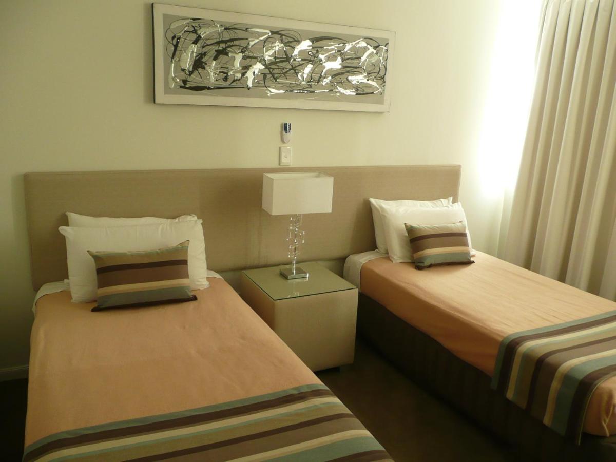 Grosvenor Beachfront Apartments Surfers Paradise photo