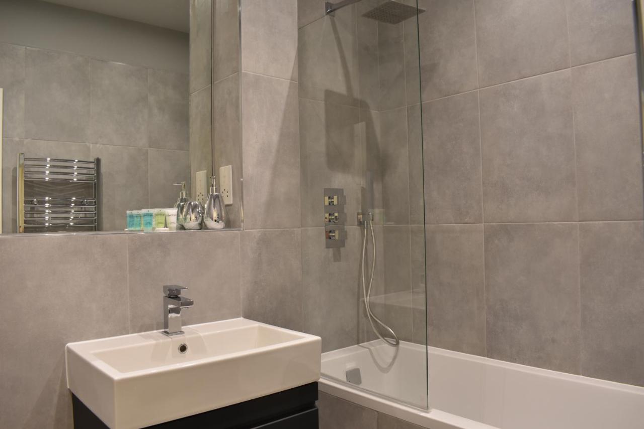 Watford Apartments Century House, Self Contained Units photo