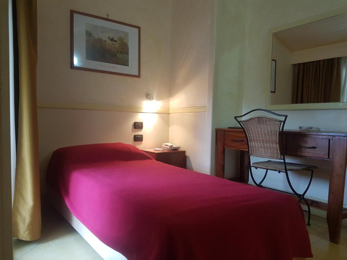 Hotel Mediterraneo photo