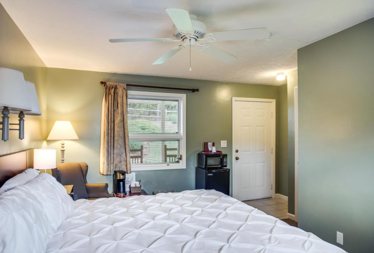 Boxwood Lodge Blowing Rock near Boone-University — photo 8
