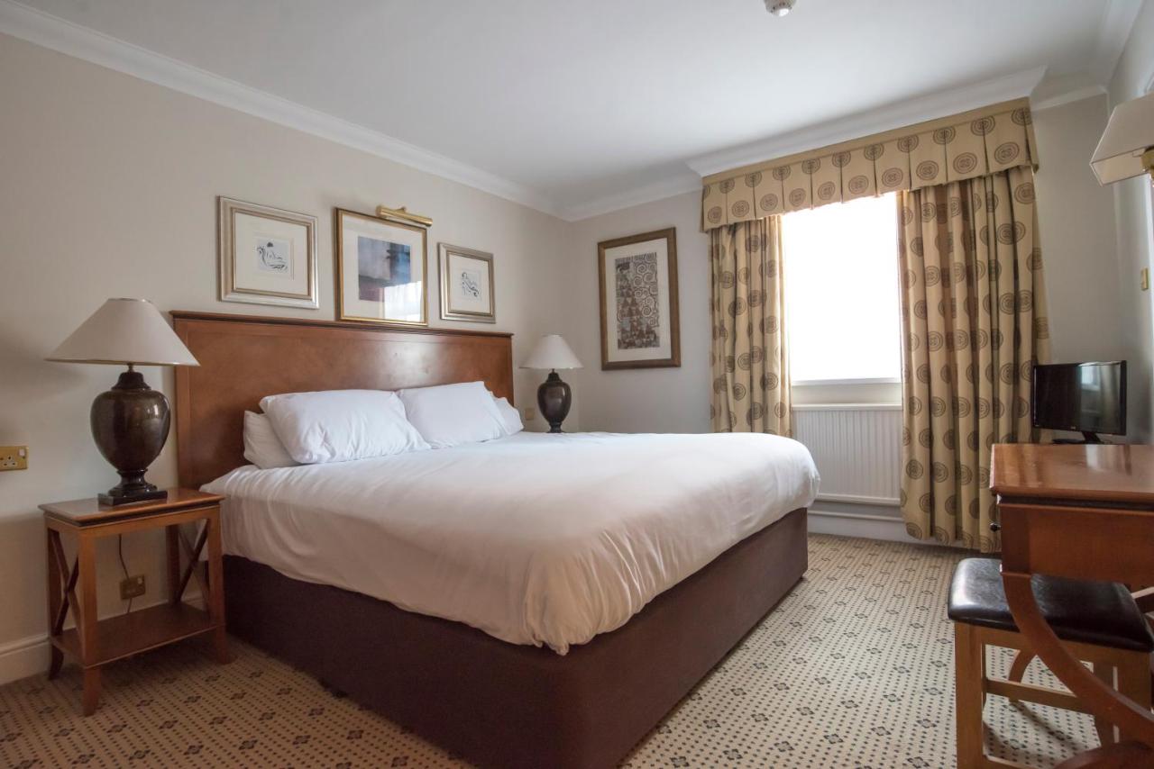 Deluxe Suite (Inc FREE PARKING, POOL & GYM)