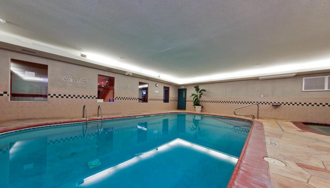 Heated swimming pool: Country Inn & Suites by Radisson, Michigan City, IN