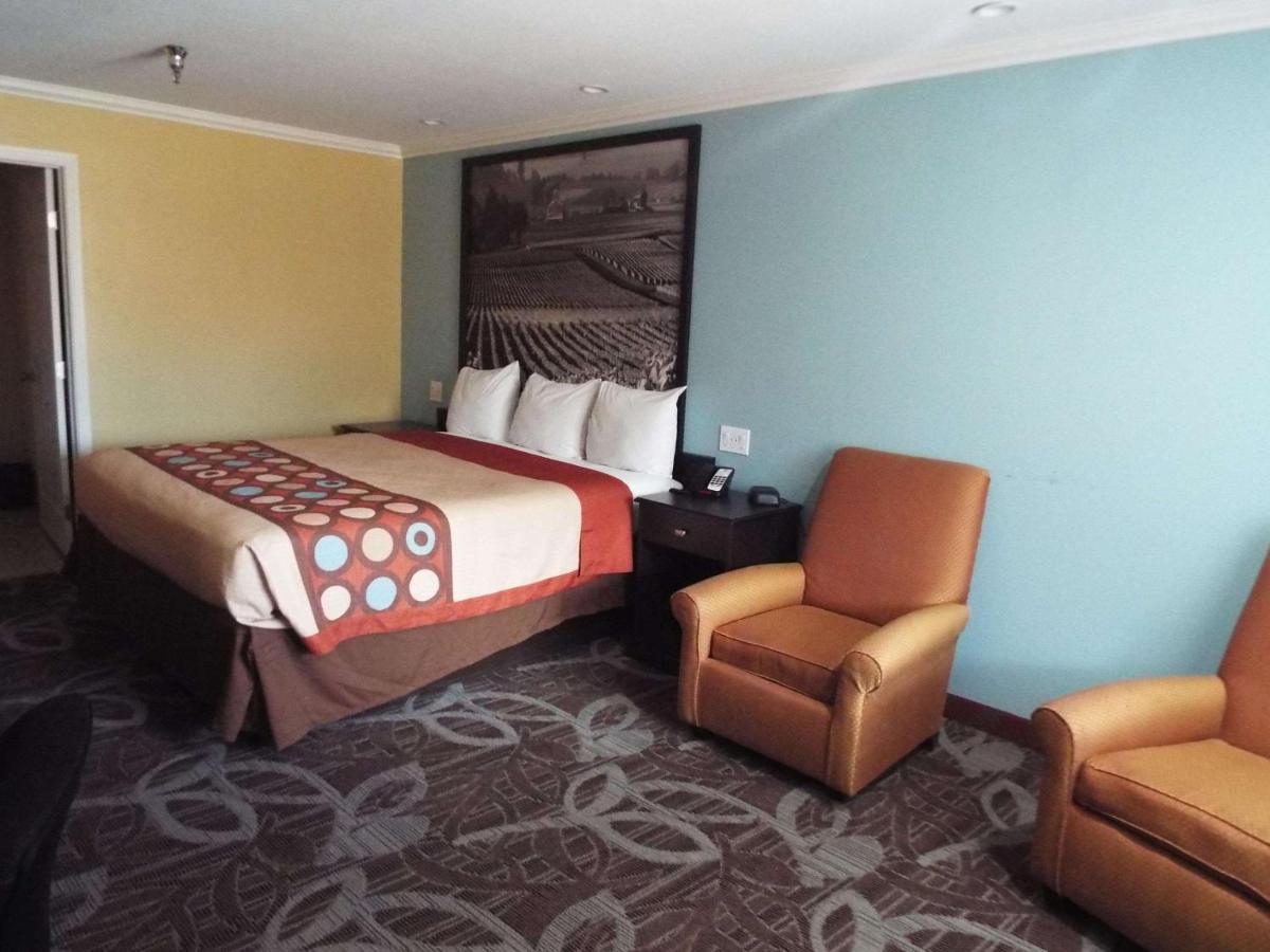 Monarch Inn — photo 13