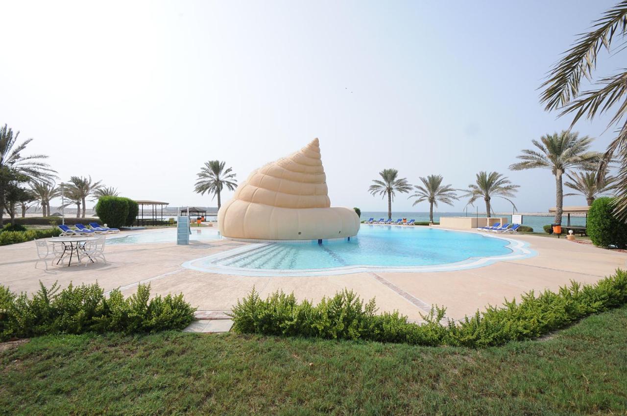 Heated swimming pool: Al Jazira Resort