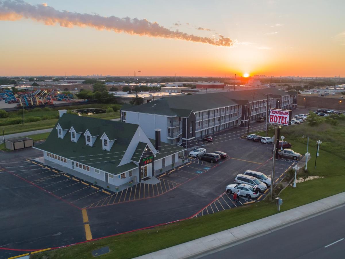 Crossroads Hotel & Suites — photo 1