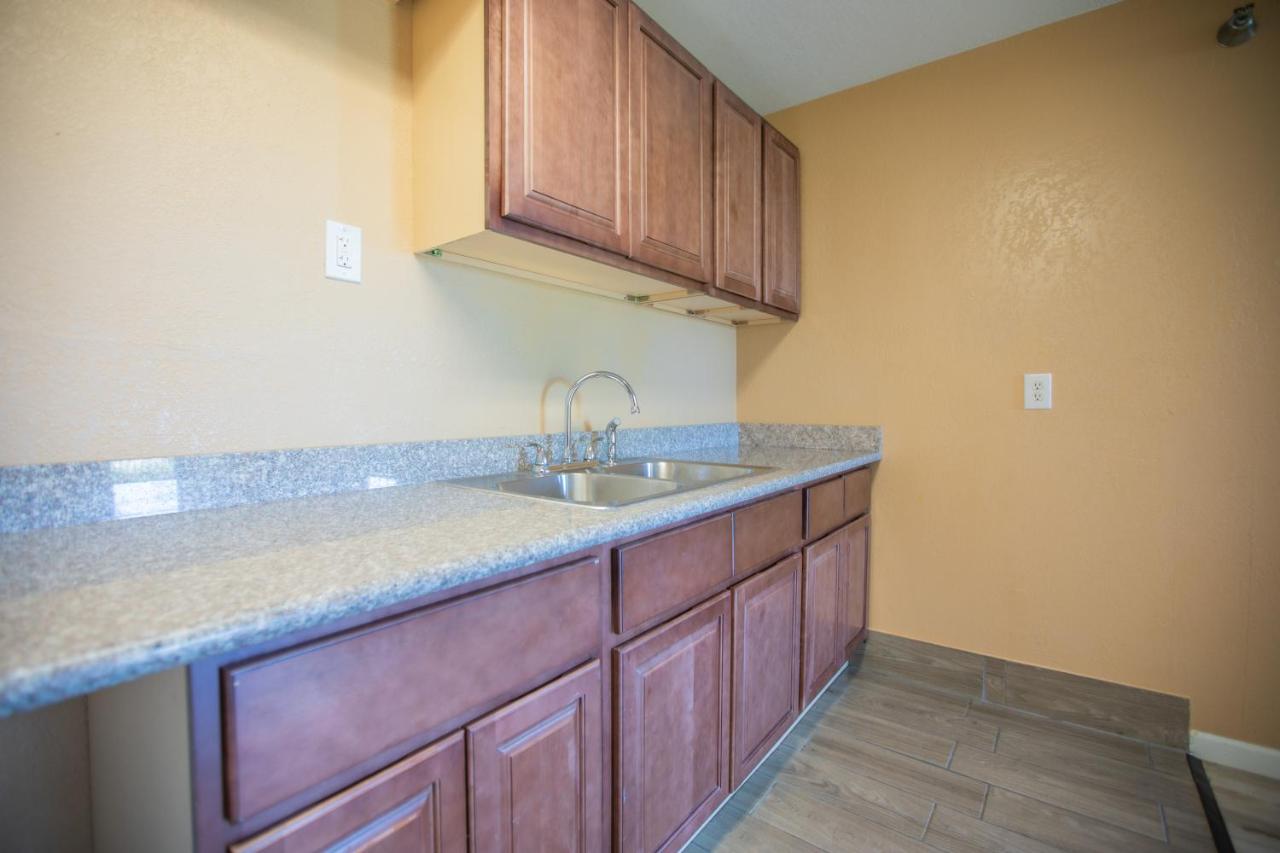 Crossroads Hotel & Suites — photo 4