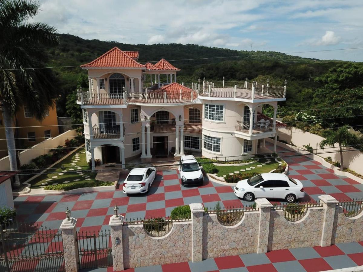 Pinnacle View Estate Micaila Villa (Jamajka Montego Bay) - Booking.com