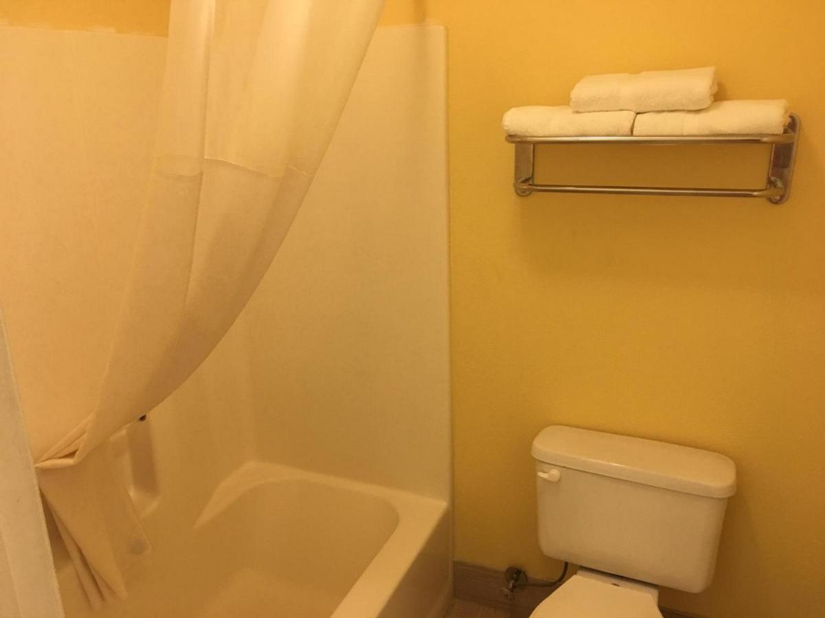 Loyalty Inn Hawkinsville — photo 24