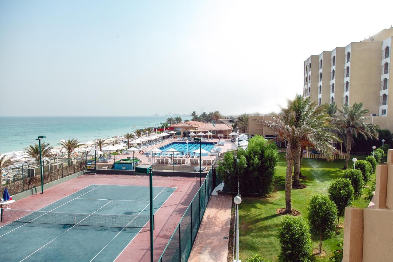 Tennis court: Sharjah Carlton Hotel