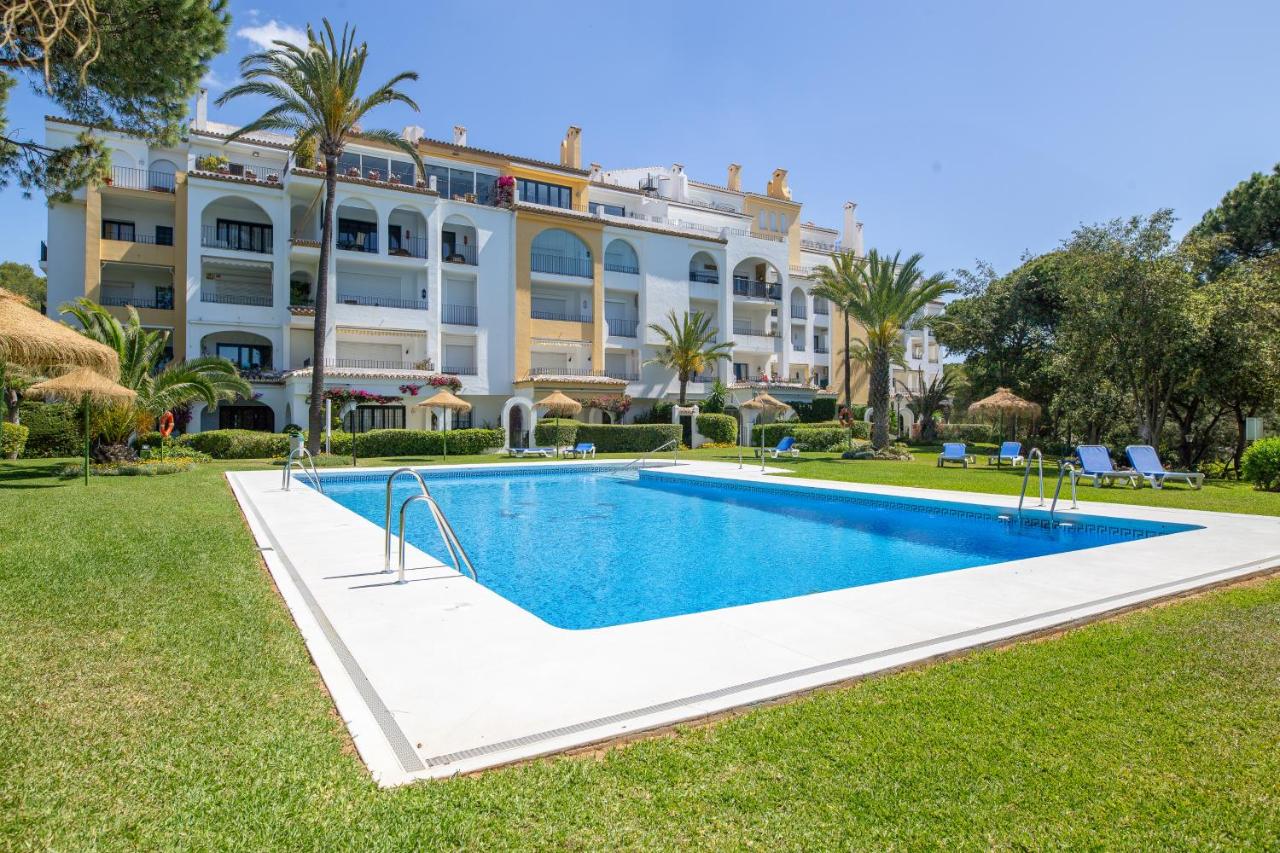 Cabopino Port front line apartment, Marbella – Bijgewerkte ...