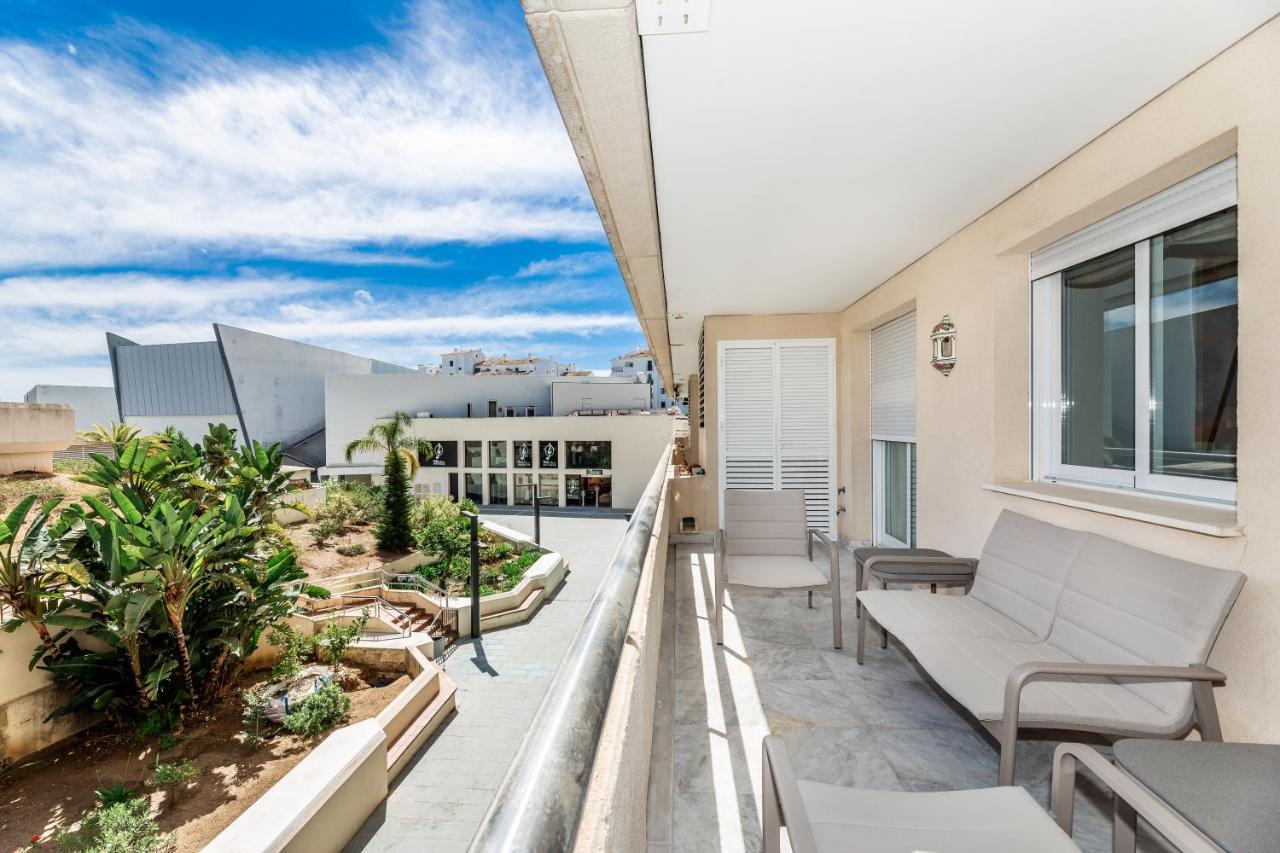 Bright apartment in the heart of Puerto Banus, Marbella ...