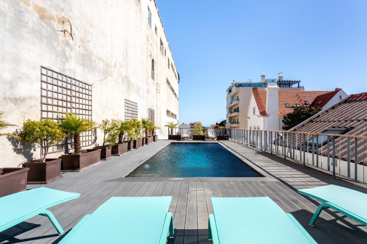 Rooftop swimming pool: Chalet Estoril Luxury Apartments