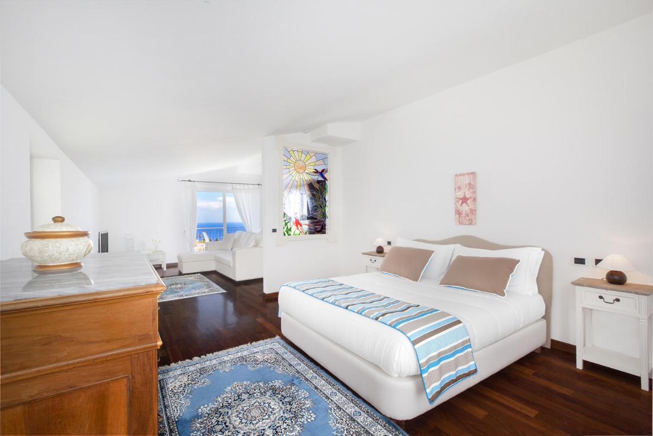 AMORE RENTALS - Villa Claudia photo