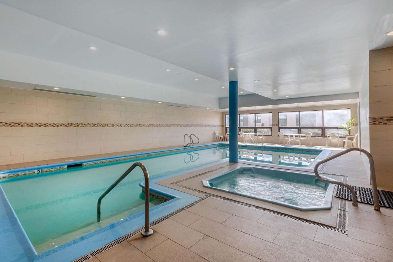 Heated swimming pool: Comfort Inn Trolley Square