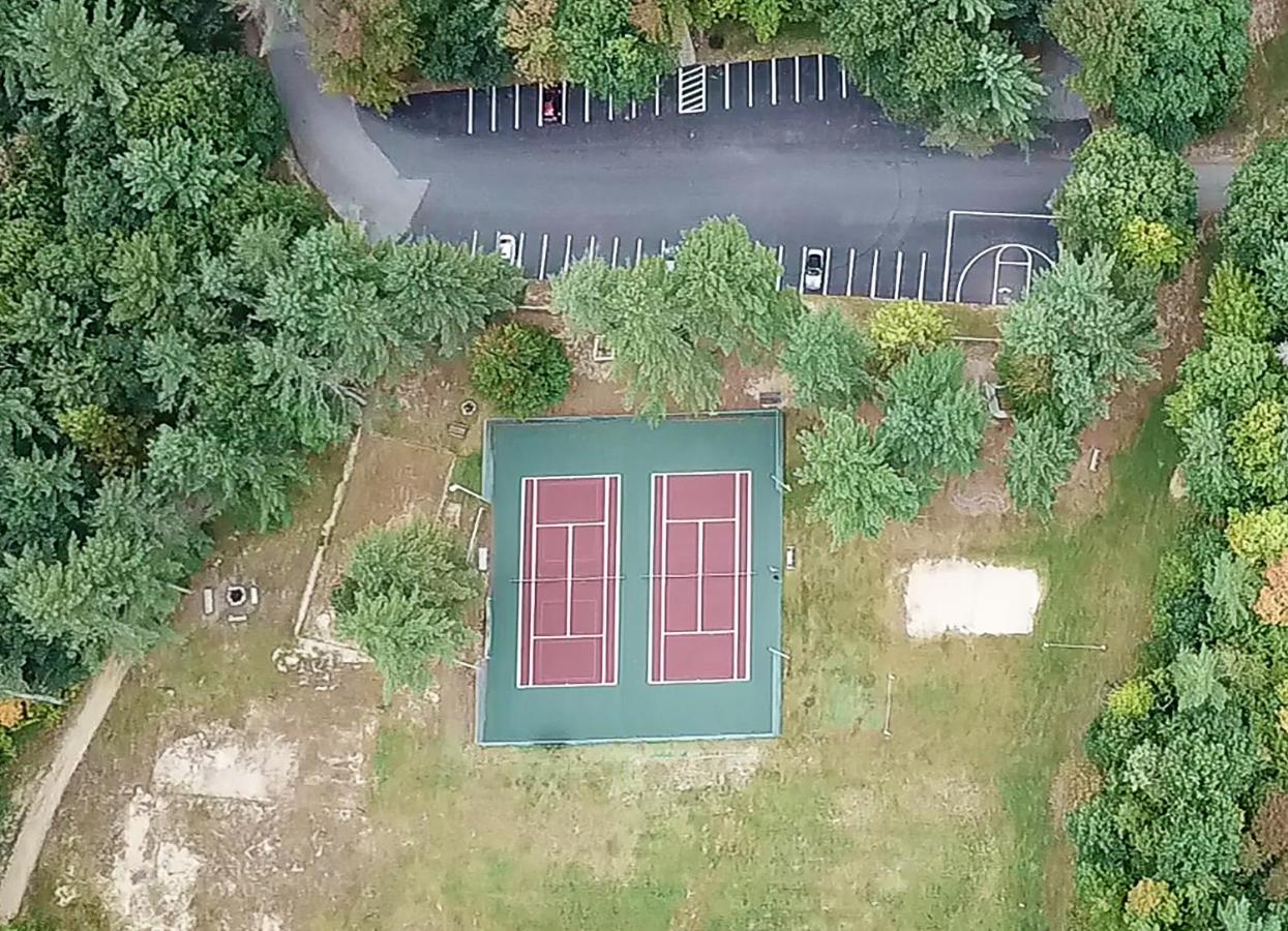 Tennis court: Attitash Mountain Village
