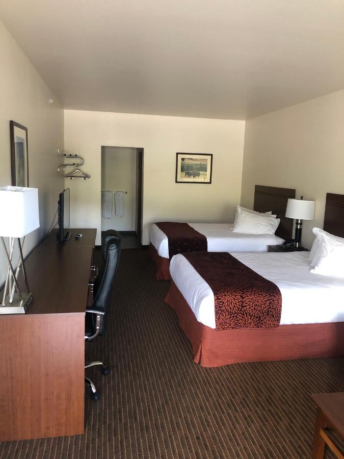 Yellowstone Big Rock Inn — photo 13