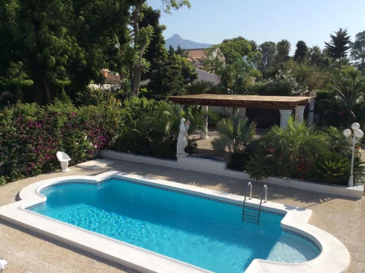 Exclusive villa Las Palmeras Puerto Banus, Marbella, Spain, Marbella –  Precios actualizados 2023