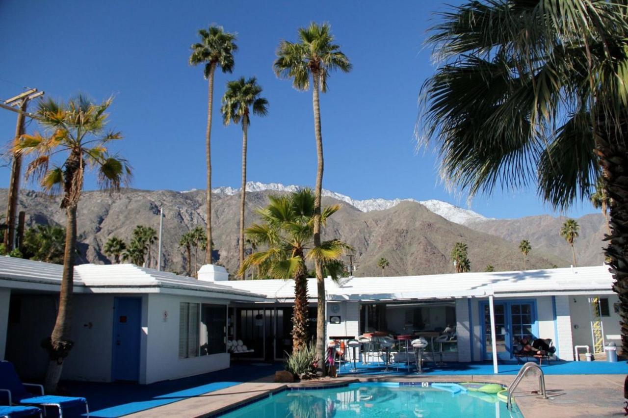 Heated swimming pool: Palm Springs Rendezvous