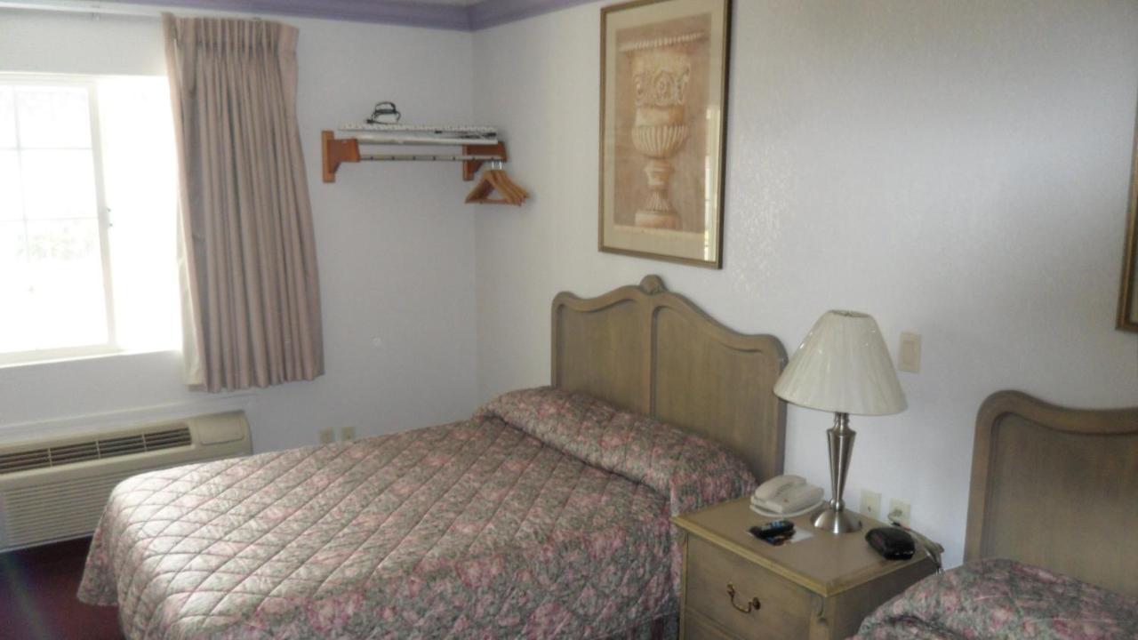 Budget Inn of Lodi — photo 19
