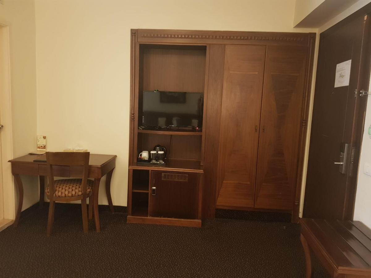 Madisson Hotel photo