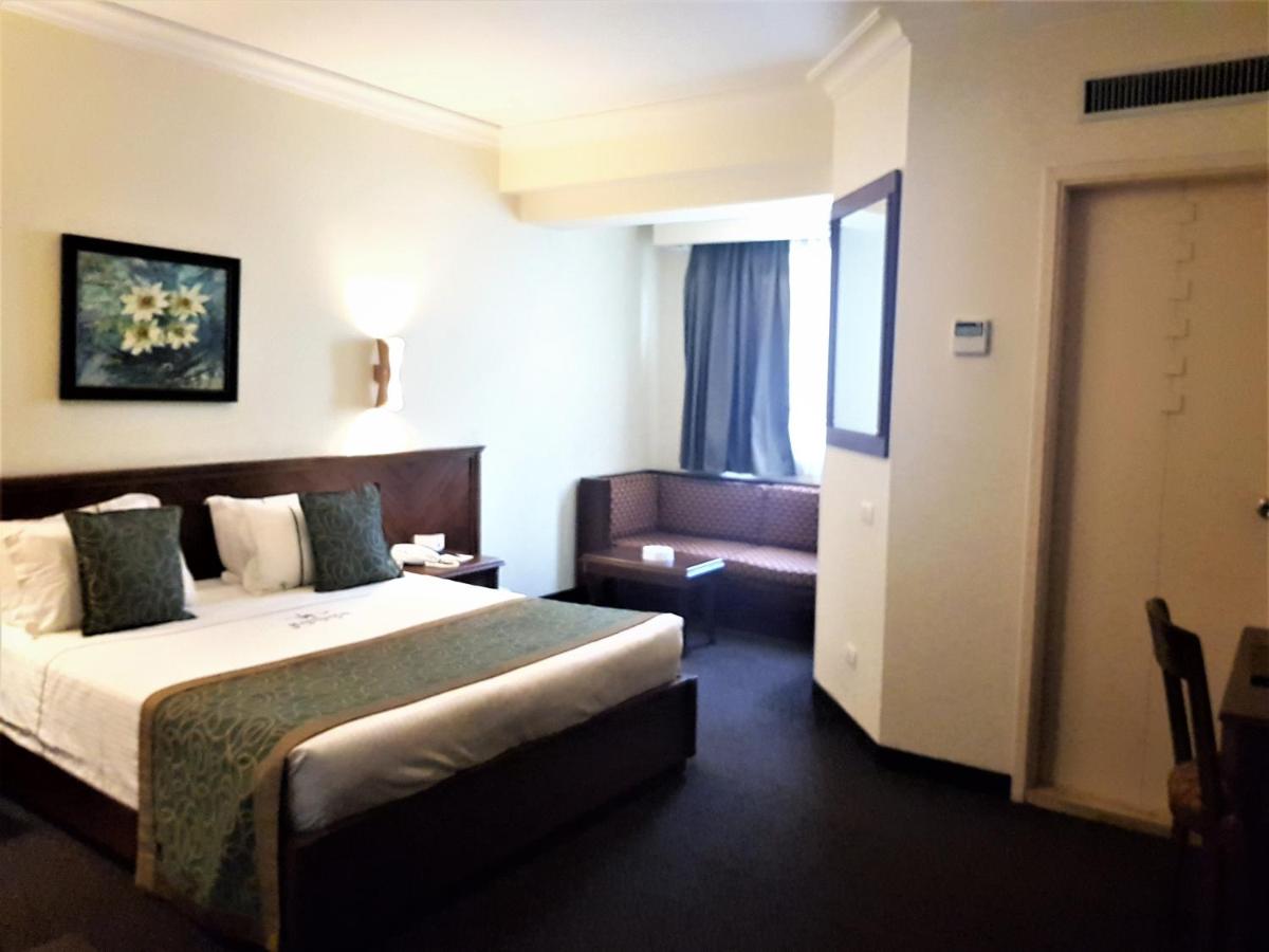 Madisson Hotel photo
