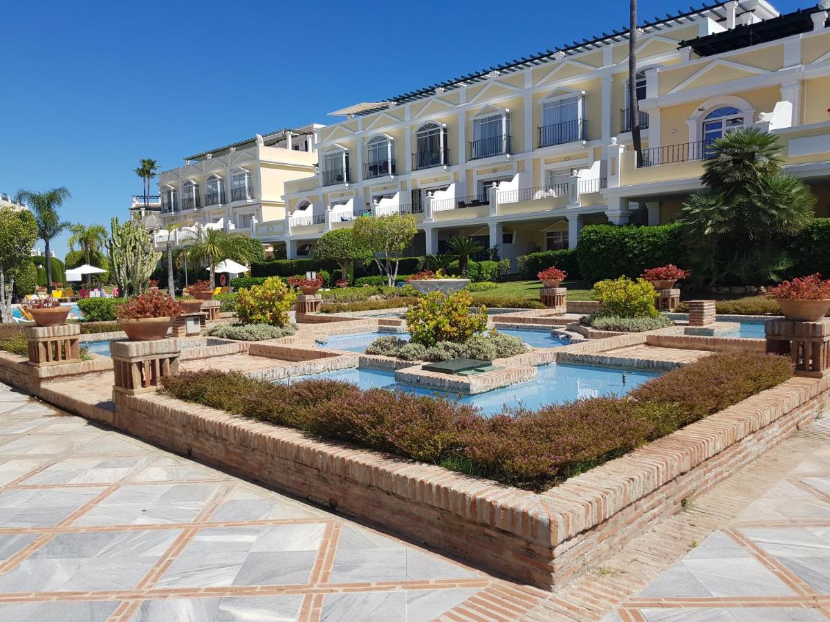 Aloha Gardens near Puerto Banus with breathtaking mountain ...