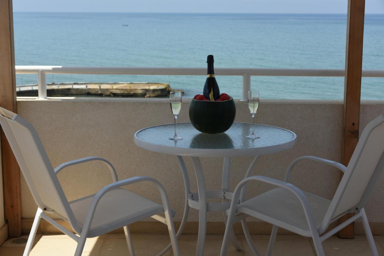 La Siesta Hotel & Beach Resort photo