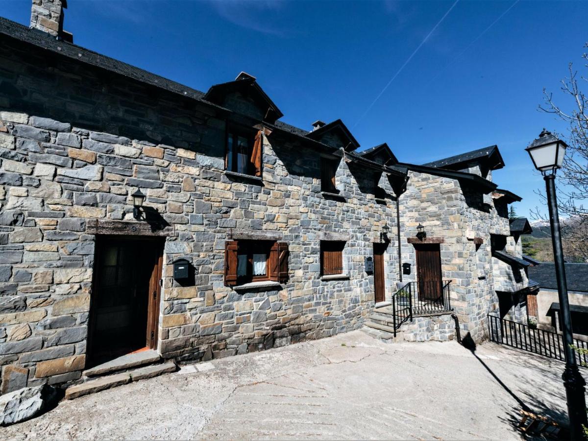Cozy Holiday Home near Ski Bus in Aragon (ESP Hoz de Jaca ...