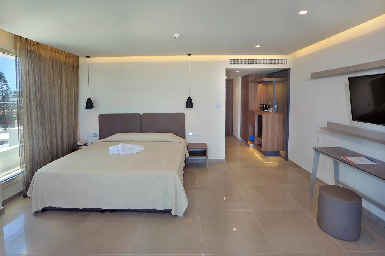 Nelia Beach Hotel & Spa photo