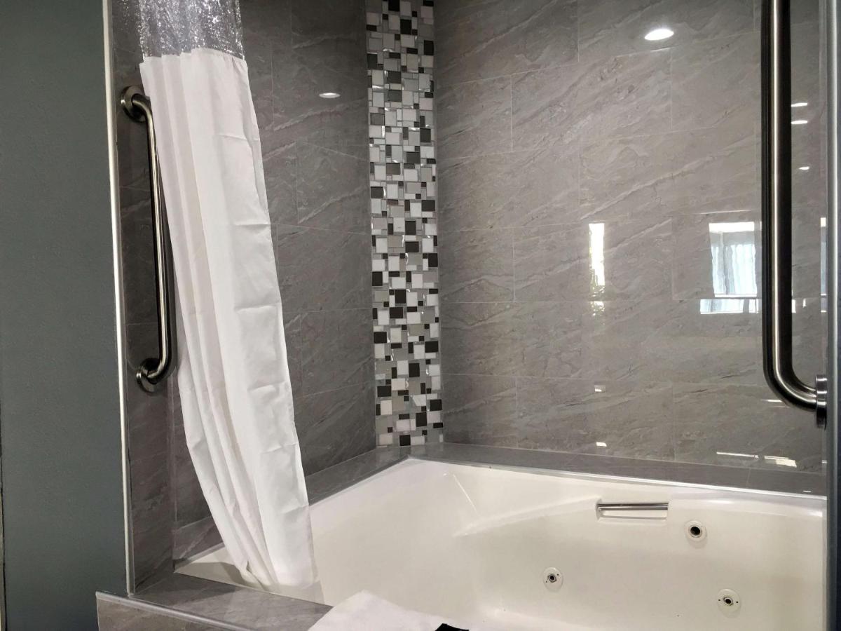 Laguna Inn and Suites — photo 12