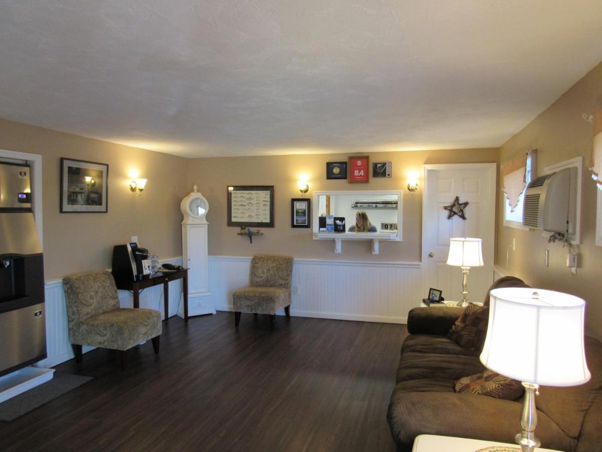Estey Pines Motel — photo 18