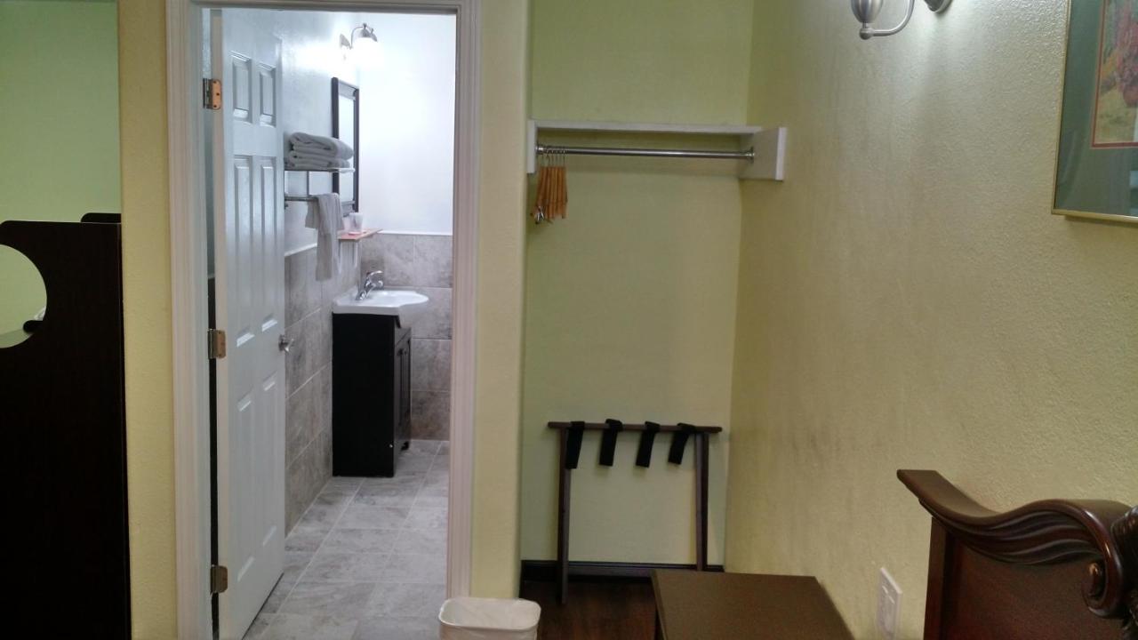 El Rancho Motel — photo 20