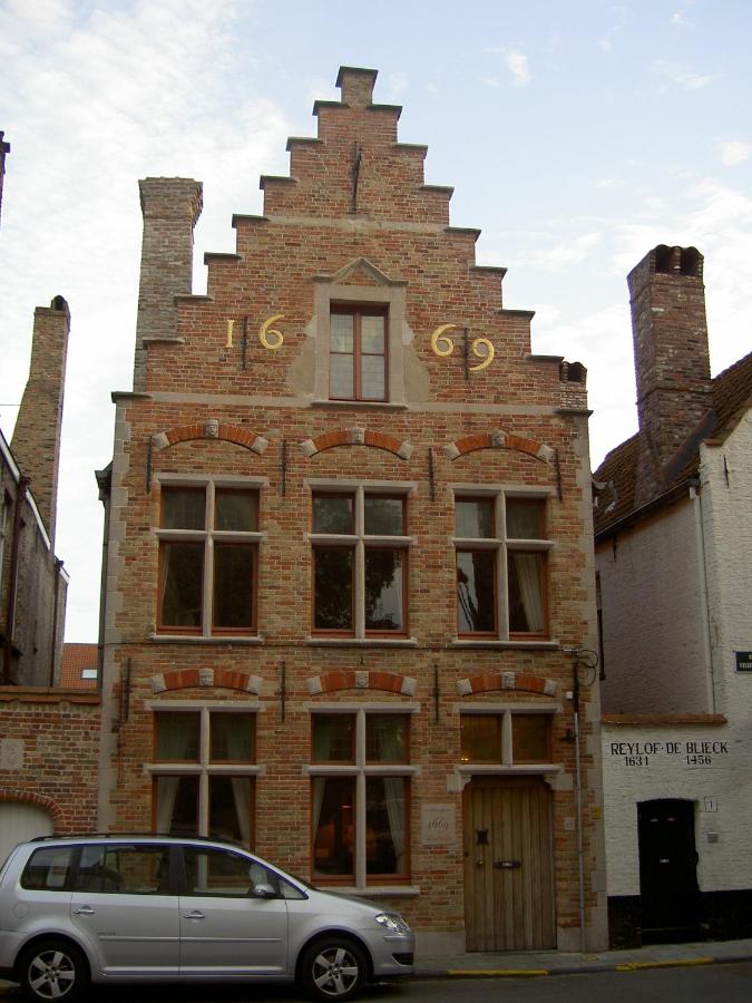 B&B 1669 photo