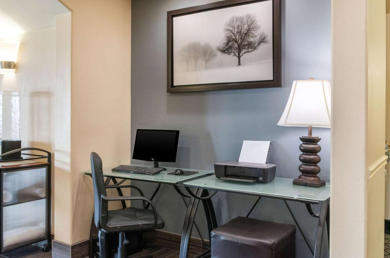 Clairmont Inn & Suites — photo 21